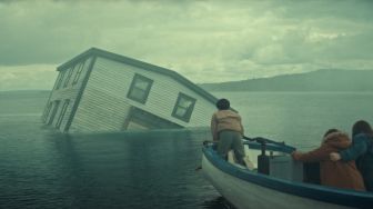 Sinopsis Below, Serial Thriller tentang Teror Makhluk Laut Misterius
