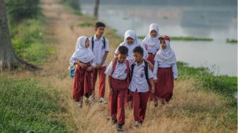 Di Balik Aturan Tidak Naik Kelas: Mengurai Nasib Siswa Terpinggirkan