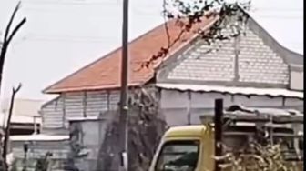Geger Semburan Lumpur Muncul di Jalan Dupak Surabaya, Warga Khawatir Lapindo Jilid 2