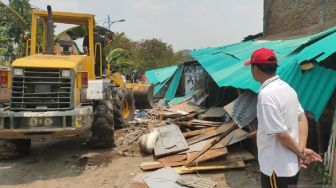 Ekskavator Diterjunkan, Puluhan Lapak Narkoba di Kampung Ambon Diratakan