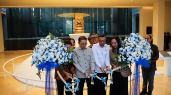 Menteri Kebudayaan Fadli Zon dan Wakil Menteri Kebudayaan Giring Ganesha meresmikan Galeri Prajnaparamita di Museum Nasional Indonesia, Jakarta, Selasa (13/10/2026). [Suara.com/Alfian Winanto]