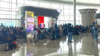 Gara-gara Asap, 1.070 Penumpang di Bandara Sultan Hasanuddin Gagal Terbang