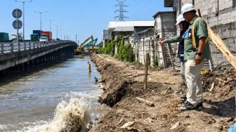 Terkuak! Semburan Lumpur di Jalan Dupak Surabaya Ternyata Pipa Raksasa Petrokimia Gresik Bocor
