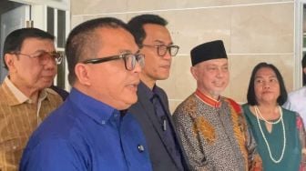Duga Ada 'Pasal Selundupan' Muluskan Gibran, Denny Indrayana Bakal Laporkan KPU ke DKPP