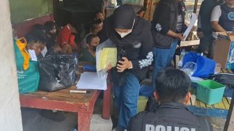 Polda Jatim dan BNNP Gerebek Kampung Kunti, 19 Pria Diamankan!