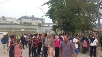 Warga Nongsa Unjuk Rasa, Protes Air Rumah Mati Tapi di Data Center Mengalir