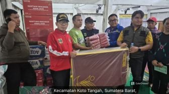 Kemensos Salurkan Bantuan Korban Banjir Bandang di Kota Padang