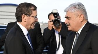 Protes Larangan Hijab di Sekolah Memanas, Azerbaijan Gelar Karpet Merah untuk Presiden Israel
