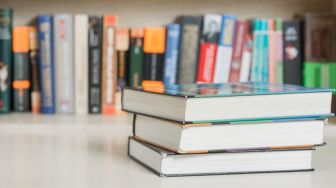 E-book Bukan Solusi: Menyoal Keterjangkauan Buku di Tengah Digitalisasi