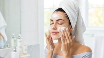 Auto Cerah! 4 Brightening Gel Cleanser Murah Rp40 Ribuan Atasi Wajah Kusam