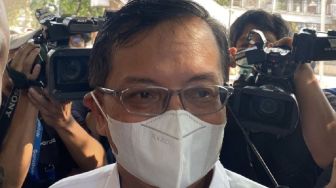 Terjaring OTT tapi Tak Jadi Tersangka, Sestama BNPB Keluar Gedung KPK Naik Taksi