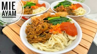 Mie Ayam: Comfort Food Pelampiasan Lelah Kerja Kaum Mendang-Mending Sehabis Gajian