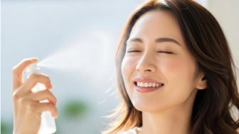 Cuaca Panas Buat Kulit Kering dan Kemerahan? 4 Soothing Mist Ini Bikin Adem