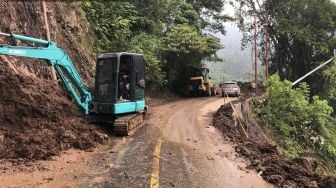 14 Titik Longsor Tapan-Batas Jambi Dibersihkan, Jalur Mulai Fungsional