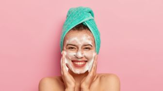 Apakah Sabun Cuci Muka yang Mengandung Retinol Aman Digunakan Setiap Hari?