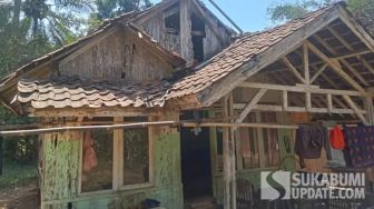 Miris! Rumah Nyaris Ambruk, Ayah Tunggal di Sukabumi Tak Dapat Bansos Gegara Desil 5