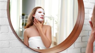Nutrisi Manis Wajah: 5 Sheet Mask Strawberry untuk Kulit Plumpy dan Cerah