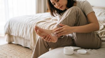 4 Krim Kaki Petroleum Jelly untuk Atasi Tumit Pecah-Pecah dan Kering