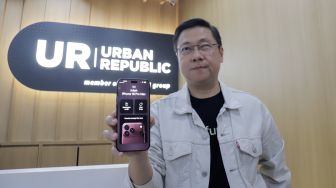 Deputy CEO Erajaya Active Lifestyle, Andre Tanudjaja saat peluncuran perdana iPhone 18 Pro Series yang diselenggarakan Urban Republic di Mall Grand Indonesia, Jakarta, Jumat (16/10/2026). [Suara.com/Alfian Winanto]
