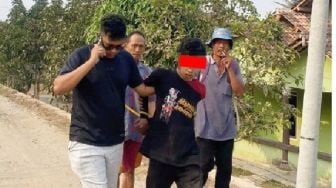 Apes! Asyik Ngengkol Motor Curian yang Mogok, Pria di Pringsewu Nyaris Babak Belur Dihakimi Massa