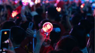 Gaji Pas-pasan, Hiburan Kelas Sultan: Mengapa Gen Z Mengejar Konser Mahal?