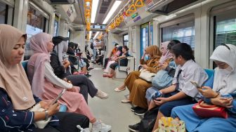 LRT Sumsel Tetap Beroperasi Normal di Tengah Kabut Asap, Penumpang Diimbau Pakai Masker