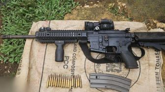 Ditemukan di Dalam Gua, TNI Rebut Kembali Senjata Caracal yang Dirampas OPM di Maybrat