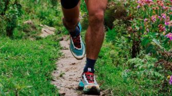 Sepatu Trail Running Apakah Bisa untuk Naik Gunung? Kenali Kelebihan dan Kekurangannya