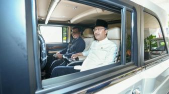 Perdana Pakai Mobil Dinas Maung Pelat RI 27, Gus Ipul Langsung Beri Jempol