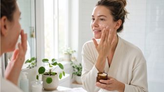 Cegah Penuaan: 4 Black Tea Cream Bikin Kulit Sehat dan Kencang