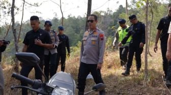 244 Personel Padamkan Kebakaran Hutan Gunung Lawu, Helikopter Water Bombing Diupayakan