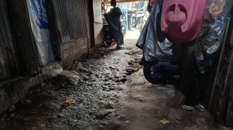 Potret Kumuh Kampung Pelangi di Selatan Jakarta: Dihantui Banjir Saat Hujan Deras