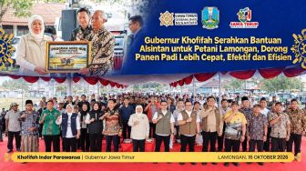 Gubernur Khofifah Serahkan Bantuan Alsintan ke Petani Lamongan: Teknologi & Inovasi Efektif-Efisien