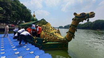 Kreasi Warga Cengkareng, Bikin Perahu Unta dengan 3.000 Lebih Sampah Botol Plastik