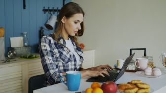 Lawan Productivity Guilt: Saat Istirahat Akhir Pekan Dianggap Dosa
