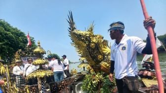 Modal 1.000 Botol dan 700 Galon Bekas, Perahu GWK Kelapa Gading Juara Festival Cilung