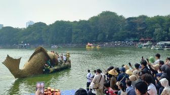 Festival Cilung 2026, 43 Perahu Berbahan Puluhan Ribu Sampah Plastik Hiasi Danau Sunter