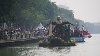 Jadi Pengingat Darurat Sampah Jakarta, Puluhan Ribu Botol Plastik Berlayar di Danau Sunter