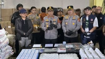 Polda Jabar Bongkar Pabrik Obat Keras Ilegal Berkapasitas 8 Juta Butir per Hari