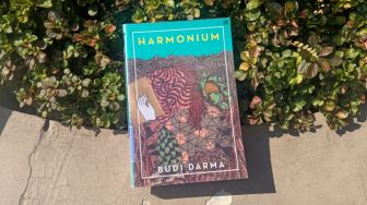 Membaca Fenomena Sosial dalam Buku Kumpulan Esai Sastra Harmonium