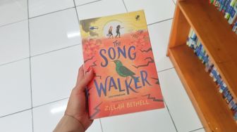 Adat vs Petualangan, Kisah yang Jarang Tersuarakan di Buku The Song Walker