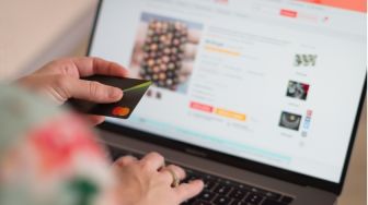 Terlalu Sering Baca Review Sebelum Belanja Bikin Kita Kena Krisis Insting, Benarkah?