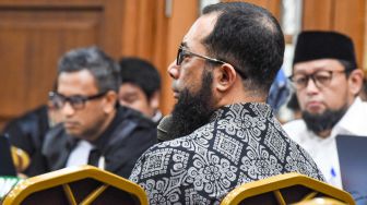 Pemilik PT Zahra Oto Mandiri sekaligus Direktur Uhud Tour Khalid Basalamah memberikan kesaksiannya pada sidang kasus dugaan korupsi pembagian kuota dan penyelenggaraan haji di Kementerian Agama (Kemenag) tahun 2023-2024 di Pengadilan Tipikor, Jakarta, Selasa (20/10/2026). [ANTARA FOTO/Muhammad Adimaja/nz]