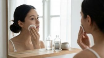 4 Hydrating Micellar Water, Andalan Kulit Kering dan Sensitif Tanpa Ketarik
