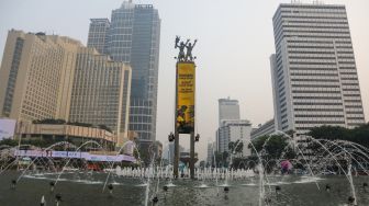 Spanduk Raksasa Greenpeace di Bundaran HI, Bencana Makin Parah, Hidup Makin Susah