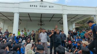 Ribuan Mahasiswa Unjuk Rasa di DPRD DIY, Soroti Karhutla Hingga Program MBG