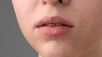 Kenapa Bibir Kering dan Pecah-Pecah Padahal Sudah Banyak Minum?