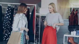 Dilema Self-Reward: Salahkah Menikmati Gaji saat Tabungan Masih Sedikit?