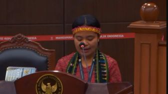 Bersaksi di MK, Perempuan Adat Poco Leok Ungkap Tak Dilibatkan di Rencana Geothermal Ulumbu