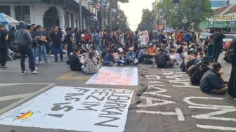 Evaluasi 2 Tahun Prabowo-Gibran, Demonstran di Bandung Soroti Agraria Hingga Program MBG